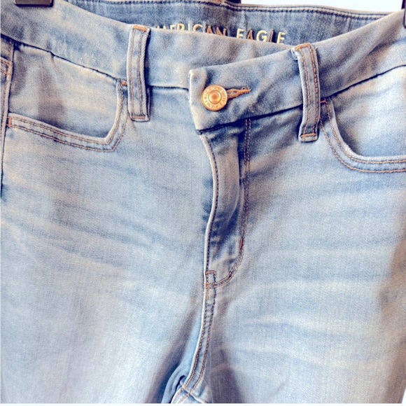 American Eagle Light Wash Jeans - Picture 1 of 6
